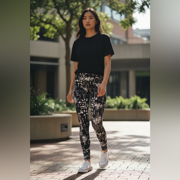 MARIKA Large Black Gray White Abstract Yoga Athletic Leggings - Picture 6 of 6